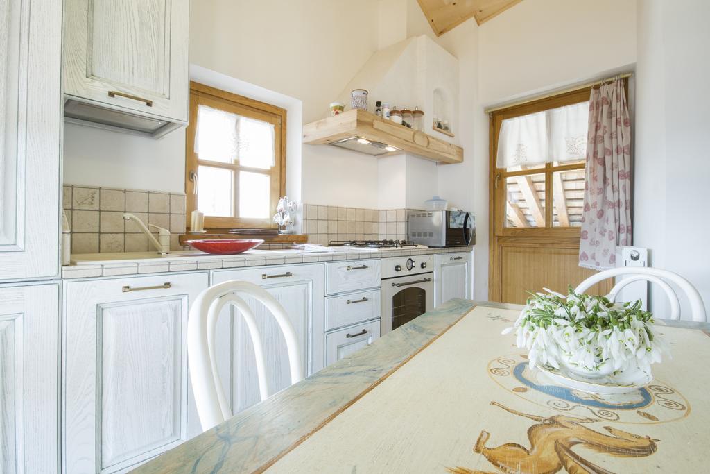 Casa Ursic Scrittore Grimacco Bilik gambar