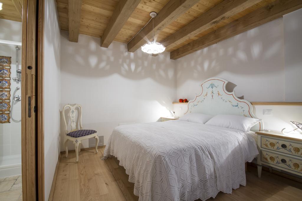 Casa Ursic Scrittore Grimacco Bilik gambar