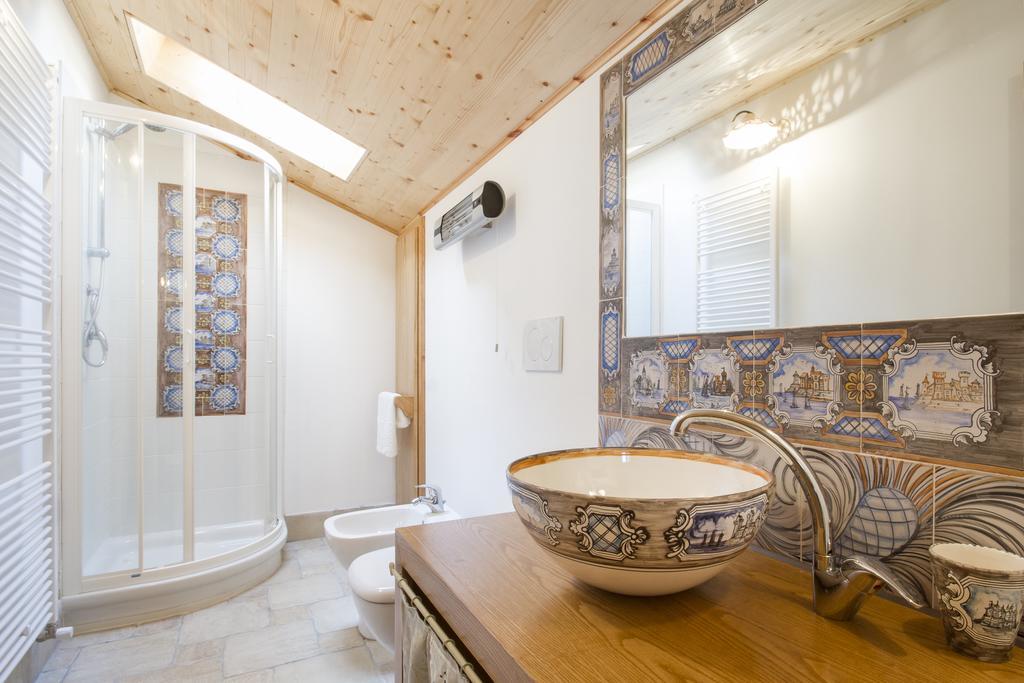 Casa Ursic Scrittore Grimacco Bilik gambar