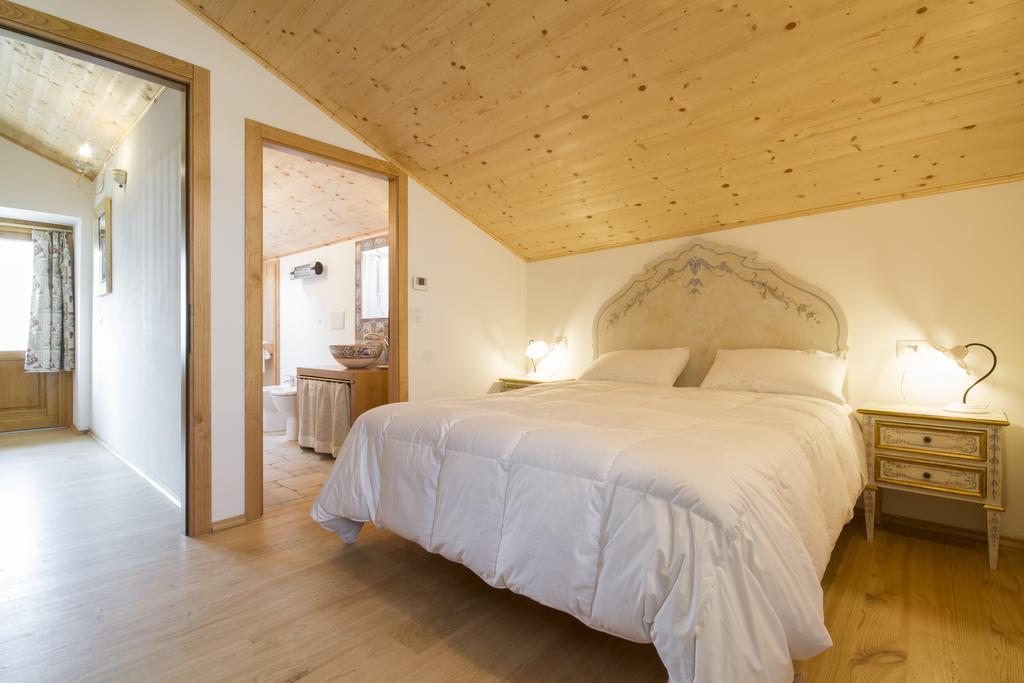 Casa Ursic Scrittore Grimacco Bilik gambar